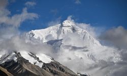 Everest Dağı'nın Çin'deki bölümünü ziyaret eden yabancı turist sayısı 2024'te ikiye katlandı