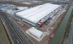 Tesla'nın Çin'in Shanghai kentindeki mega batarya fabrikası üretime başladı