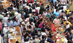 Bangladeş'te Ramazan'ın gelişiyle pazar ve çarşılarda yoğunluk arttı