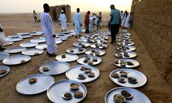 Sudan'da ramazan geleneği uzun iftar sofraları kurularak yaşatılıyor