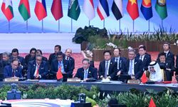 Çin Başbakanı Li: Çin, ASEAN ve KİK, açıklık ve kalkınma işbirliğinde örnek oluşturmalı