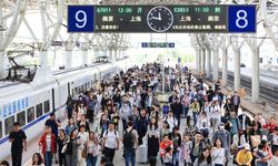 Çin'de 1 Mayıs İşçi Bayramı nedeniyle tren istasyonlarında yoğunluk yaşanıyor