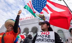 Los Angeles'ta göçmenlere yönelik müdahaleyi protesto eden yaklaşık 400 kişi gözaltına alındı