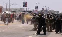 ABD'nin Los Angeles kentinde göçmenlere yönelik uygulamaları protesto eden göstericilere sert müdahale