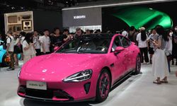 Çin'in Guangdong eyaletinde düzenlenen otomobil fuarı ziyaretçi akınına uğradı