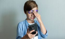 Hollanda hükümeti çocukların akıllı telefon ve sosyal medya kullanımına yönelik sınırlar önerecek