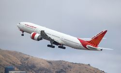 Hong Kong-Yeni Delhi seferini yapan Air India uçağında inişten sonra yangın çıktı