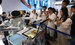 Çin'in Shanghai kentindeki Dünya Yapay Zeka Konferansı'nda robotların gösterileri ilgi odağı oldu