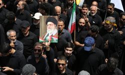 Tahran'da İran lideri Ali Hamaney'e destek mitingi düzenlendi