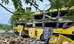 Vietnam'ın Ha Tinh eyaletinde yolcu otobüsü devrildi: En az 9 ölü, 16 yaralı