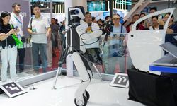 Çin'deki 2025 Dünya Robot Konferansı'nda son teknoloji insansı robotlar yoğun ilgi görüyor