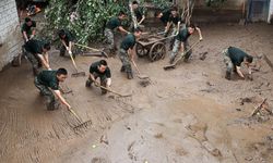 Çin'in Gansu eyaletinde afet yardım çalışmalarına askeri birlikler de katılıyor