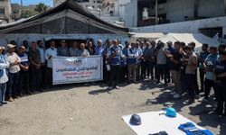 Gazze'deki gazeteciler İsrail saldırılarında hayatını kaybeden meslektaşları için protesto düzenledi