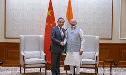 Hindistan Başbakanı Modi, Çin Dışişleri Bakanı ile görüştü