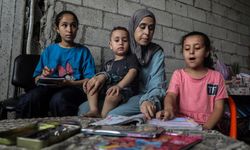 İsrail saldırıları ve açlıkla mücadele eden Gazzeliler insani yardımların artmasını bekliyor
