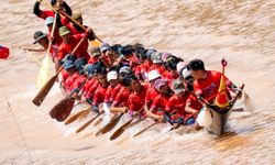 Laos'ta düzenlenen Ejderha Teknesi Festivali renkli görüntülere sahne oldu