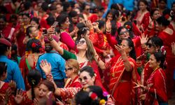 Nepal'de kutlanan Teej Festivali renkli görüntülere sahne oldu