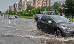 Romanya'yı şiddetli fırtınalar vurdu: 3 ölü, 4 yaralı