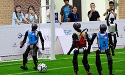 Çin'de düzenlenen 2025 Robot Dünya Kupası'nda robotlar futbol yeteneklerini sergiledi
