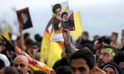 Lübnan'da İsrail saldırısında hayatını kaybeden eski Hizbullah lideri Nasrallah için anma töreni düzenlendi
