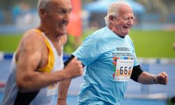 Polonya'da düzenlenen spor turnuvasında 60 yaş üstü katılımcıların kıyasıya mücadelesi başladı