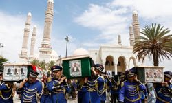 Yemen'de İsrail hava saldırılarında hayatını kaybeden gazeteciler için cenaze töreni düzenlendi