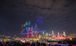 2025 Dünya Şehirler Günü drone gösterisi Çin'in Chongqing kentini aydınlattı