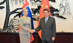 Çin Başbakan Yardımcısı He, Slovakyalı mevkidaşı ile görüştü