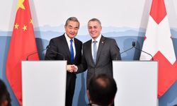 Çin Dışişleri Bakanı: İkili işbirliğini geliştirmek için daha fazla İsviçreliyi ağırlamaktan memnuniyet duyacağız