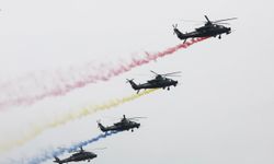 7. Çin Helikopter Fuarı'nın açılışında helikopterlerle akrobasi gösterisi yapıldı