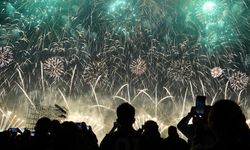 Çin'in Liuyang kentinde düzenlenen 17. Havai Fişek Kültür Festivali gökyüzünü aydınlattı