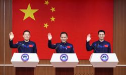 Çin'in Shenzhou-21 uzay görevini yürütecek astronotlar basının karşısına çıktı