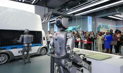 Küresel Kadın Zirvesi'ne katılan temsilciler, Beijing Dünya Robot Fuarı'nı ziyaret etti