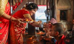 Nepal'de geleneksel Tihar Festivali ritüeller eşliğinde kutlandı