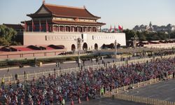 Çin'de düzenlenen 2025 Beijing Maratonu'na koşucular yoğun katılım gösterdi