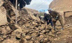 Afganistan'da meydana gelen 6,3 büyüklüğündeki deprem çok sayıda vilayette yıkıma yol açtı