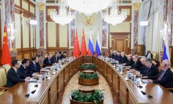 Çin Başbakanı, Moskova'da Rus mevkidaşıyla görüştü