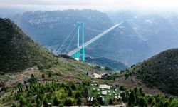 Çin'de inşa edilen dünyanın en yüksek köprüsü bölgenin turizm faaliyetlerini canlandırıyor