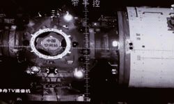 Çin'in Shenzhou-21 mürettebatlı uzay aracı, uzay istasyonu kombinasyonuna başarıyla kenetlendi
