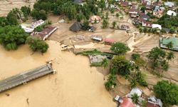 Endonezya'nın Açe eyaletini vuran sel ve heyelanlarda 9 kişi hayatını kaybetti