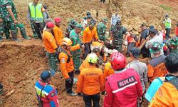 Endonezya'nın Orta Cava eyaletini heyelan vurdu: 2 ölü, 3 yaralı