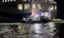 Güney Kore açıklarında 267 kişiyi taşıyan feribot karaya vurdu
