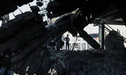 İsrail'in Gazze'ye düzenlediği hava saldırılarında hayatını kaybedenlerin sayısı 25'e yükseldi