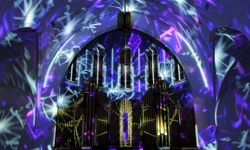 Kanada'nın Toronto kentinde düzenlenen Vivaldi 'Dört Mevsim' temalı ışık gösterisi göz kamaştırdı