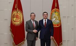 Kırgızistan Cumhurbaşkanı, Çin Dışişleri Bakanı ile görüştü
