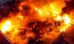 Kuveyt'in El Cehre vilayetindeki bir fabrikada yangın çıktı