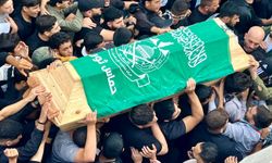 Lübnan'daki İsrail saldırısında hayatını kaybeden Filistinli mülteciler için cenaze töreni düzenlendi