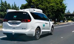 Otonom araç şirketi Waymo, San Francisco Körfez Bölgesi'ndeki otoyollarda robot taksi hizmetini sunmaya başladı