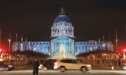 ABD'nin San Francisco kenti ışık gösterileriyle aydınlatıldı