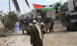 Batı Şeria'daki Filistinliler, Nur Şems Mülteci Kampı'na girişlerin kapatılmasını protesto etti